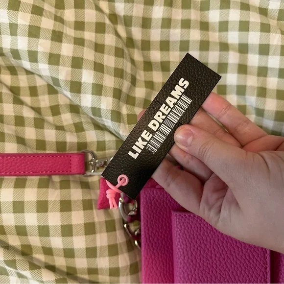 Like Dreams Women’s Hot Fuschia Pink Crossbody Bag Chain Detail NWT - Picture 4 of 5